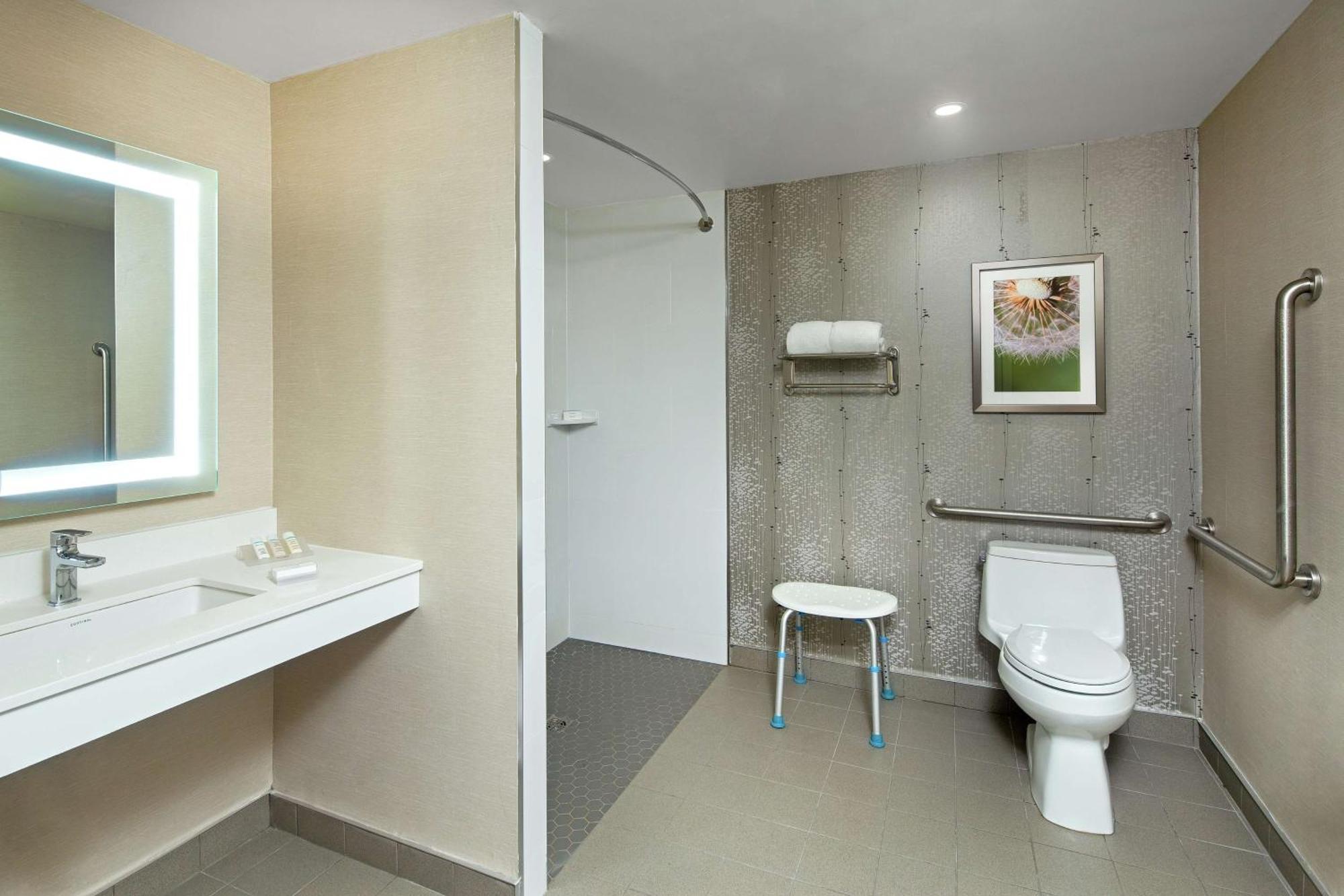 Hilton Garden Inn Toronto-Oakville Bagian luar foto