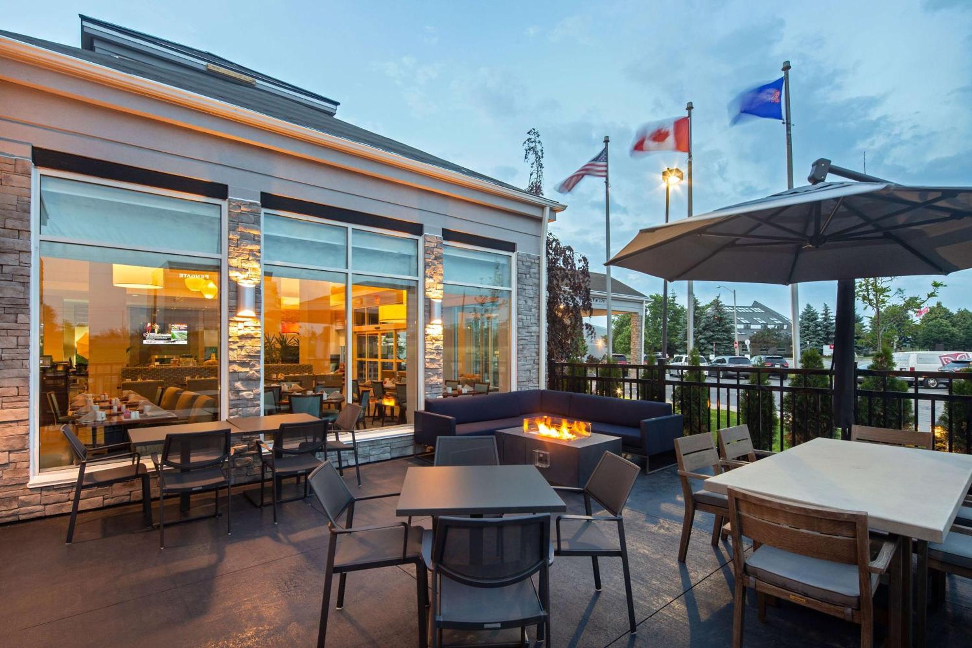 Hilton Garden Inn Toronto-Oakville Bagian luar foto