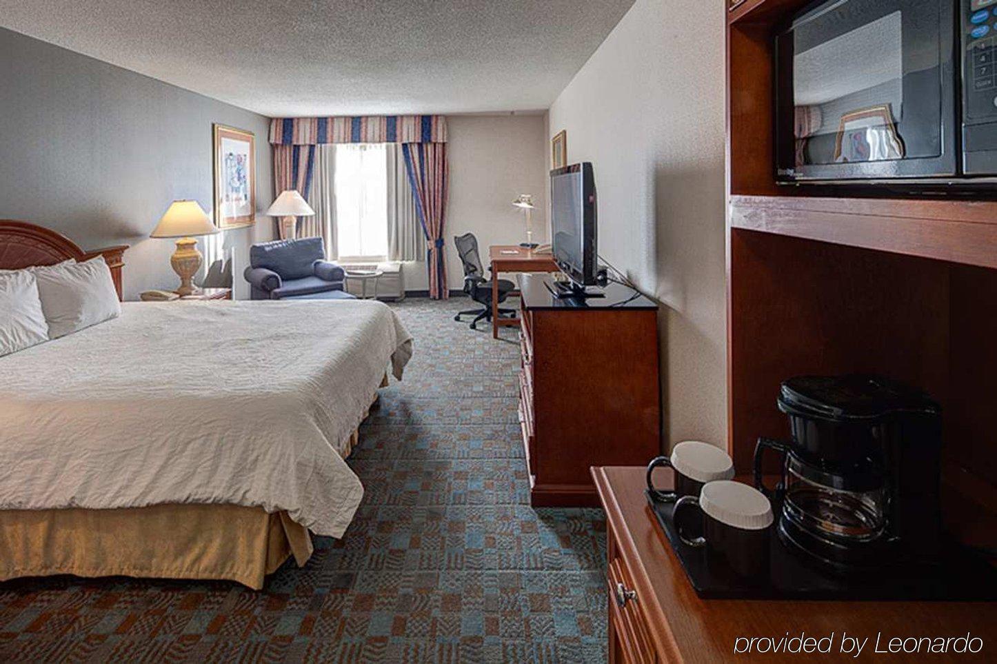 Hilton Garden Inn Toronto-Oakville Bagian luar foto
